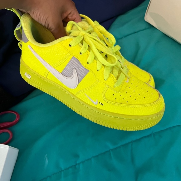 Nike Air Force 1 Low V8 Utility Volt Sneaker - Picture 4 of 4